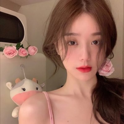 背后的她,眼前的我